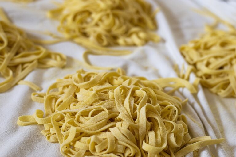 The Ultimate Guide to Cooking Oils: Choosing the Right Oil for Every Dish